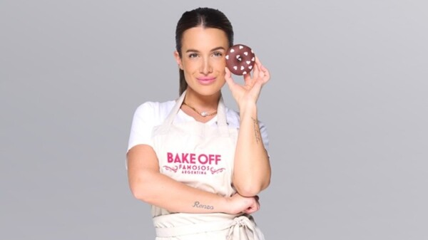 Ками Хомс сияет на Bake Off Famosos