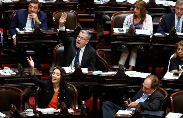 Intense Debate Erupts in Argentine Congress