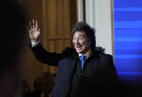 Milei Travels to US to Attract Investment Amid Dollarization Talks