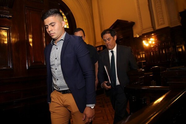 Полицейский приговорен к 16 годам тюрьмы за покушение на убийство в Буэнос-Айресе