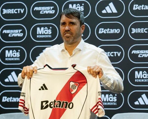 Eduardo Coudet Presented as New River Plate Head Coach