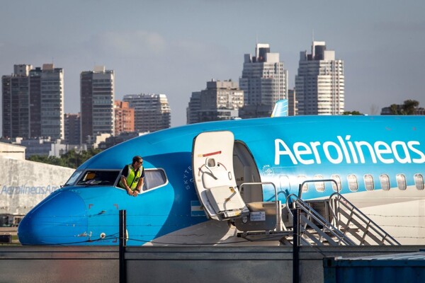 Milei's Stance on Aerolíneas Argentinas