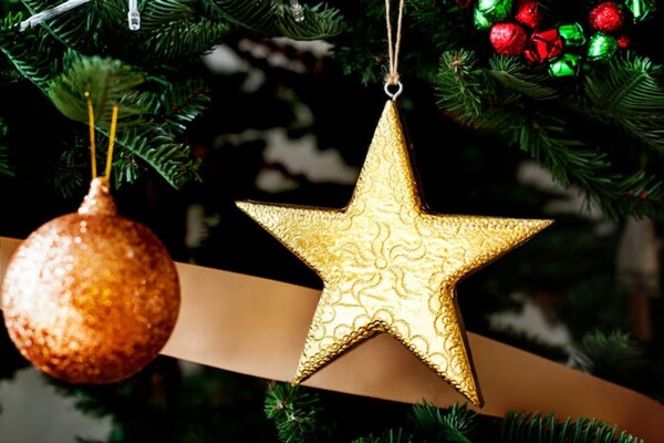 Безопасные рождественские гирлянды: что нужно знать перед праздником