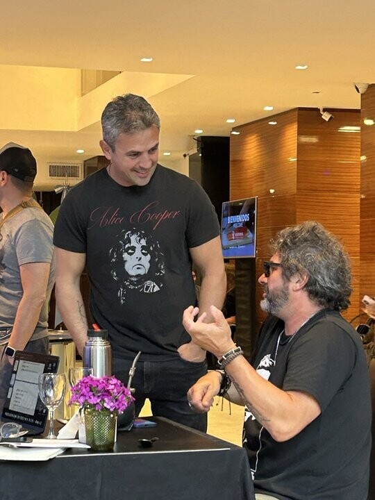 Непредвиденная дружба между депутатом Менемом и певцом Нобле в Росарио