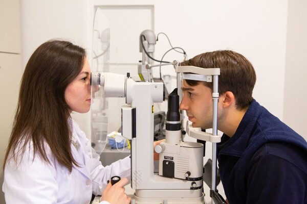 Аргентина участвует в революционном исследовании генной терапии для лечения макулярной дегенерации