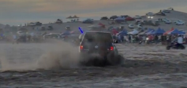 Водитель задержан за опасные гонки на пляже в Аргентине