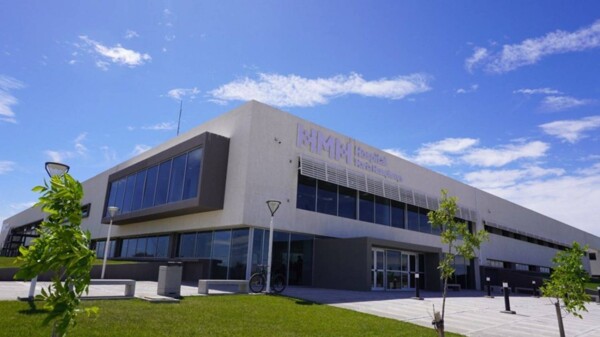 Mujer da a luz a trigemelas idénticas en Argentina