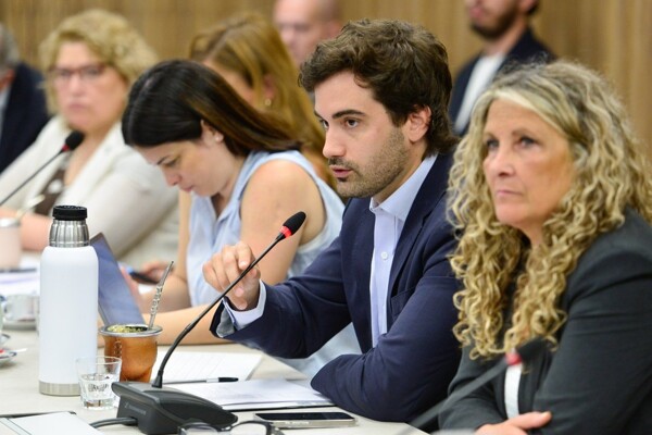 Предприниматели и бывшие чиновники выступили против торгового соглашения Аргентины с США