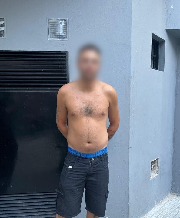 Armed Man Detained in Buenos Aires