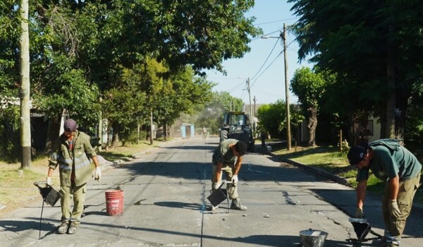 Esteban Echeverria Municipality Conducts Road Maintenance