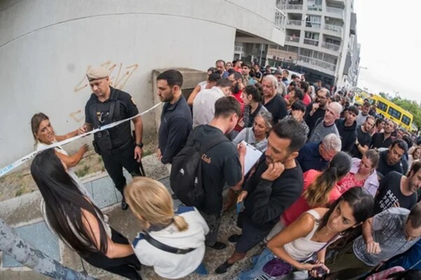 Buenos Aires residents accuse builders of hiding evidence after collapse