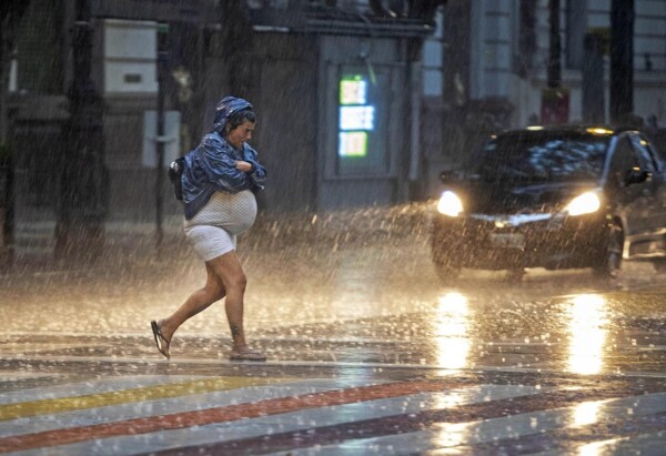 Сильные дожди в Буэнос-Айресе после изнурительной жары
