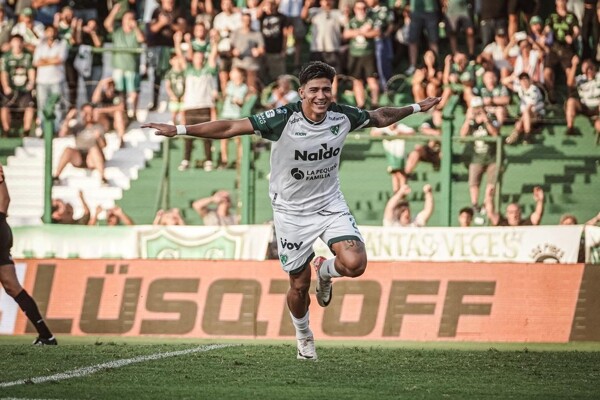 Sarmiento vence a Estudiantes por la mínima en un partido clave por la permanencia