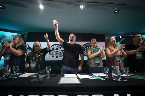 ATE рассматривает досрочную забастовку из-за угрозы сокращений госслужащих в Аргентине