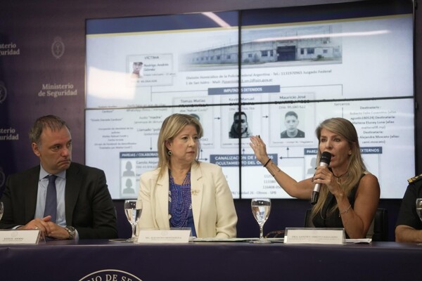 阿根廷安全部长宣布士兵勒索-自杀案逮捕