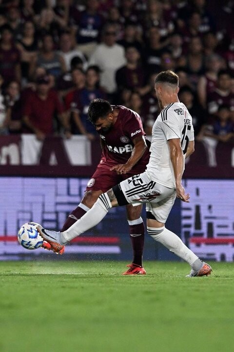 Lanús Falls 0-2 to Deportivo Riestra in Opening Match