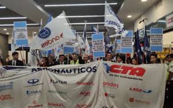 Критика авиакомпании политики вызывает напряженность в Аргентине