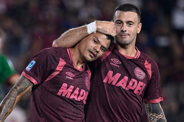 Lanús Thrashes Newell's in Apertura Match