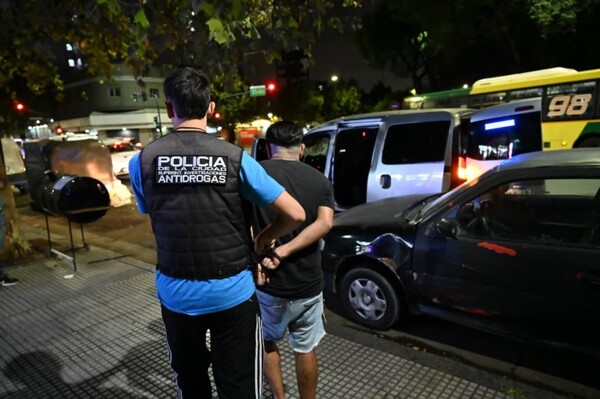 Six Men, One with Active Warrants, Detained in Buenos Aires