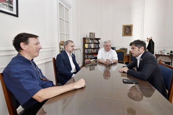 Buenos Aires Governor Discusses Social Issues with Church