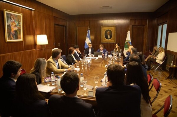 Булльрич анонсировала начало дебатов о трудовой реформе в декабре