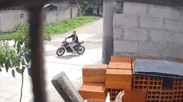 22岁男子被控严重伤害罪，撞倒儿童后逃离现场