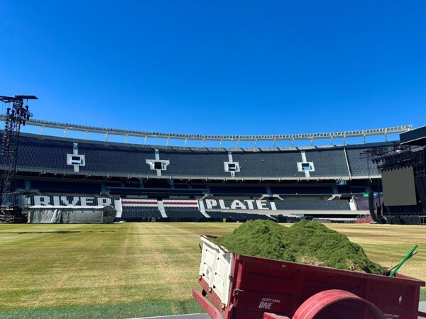 河床球场状况引发赛前担忧