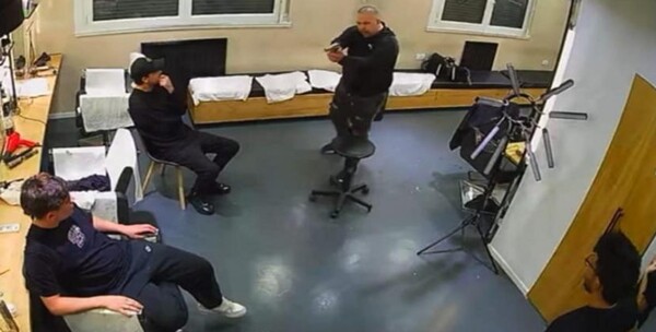 Повторное открытие парикмахерской Вердини в Реколета спустя три недели после убийства
