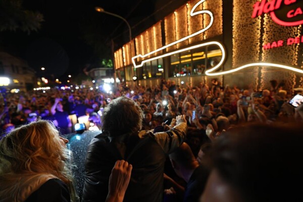 Милеи благодарит сторонников и анонсирует новые законы в Мар-дель-Плата