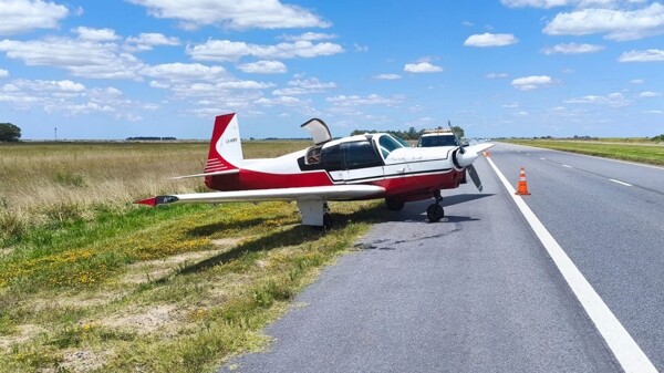 Small Plane Makes Emergency Landing on Highway in Argentina