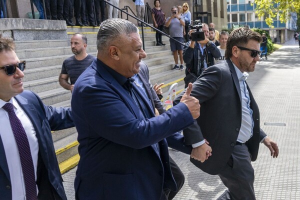 Президента АФА освистали на стадионе «Ла Бомбонера»