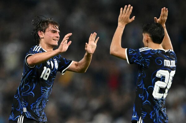 尼科·帕斯在对阵毛里塔尼亚的比赛中为阿根廷队打入首球