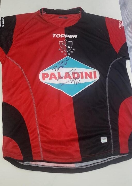 Полиция Кордовы вернула футболку с автографом Марадоны