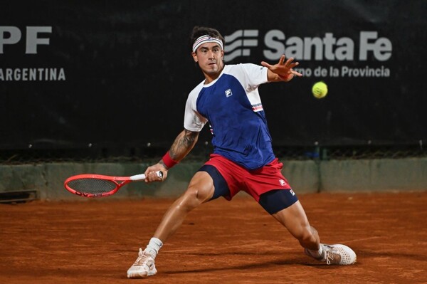 阿根廷网球选手科梅萨那在罗萨里奥挑战赛中负于巴西选手博斯卡丁·迪亚斯