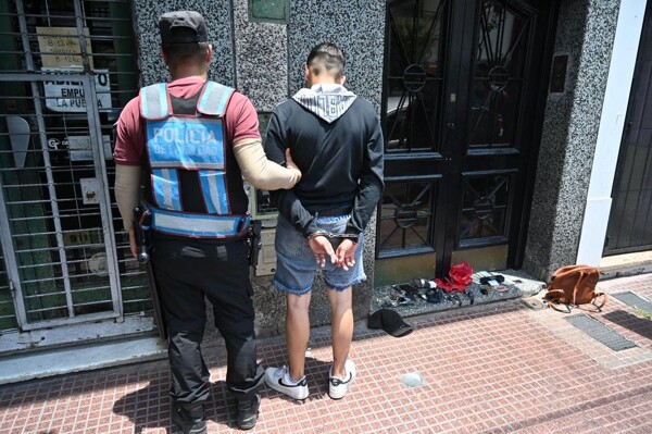 В Буэнос-Айресе задержали грабителей, связавших девочек