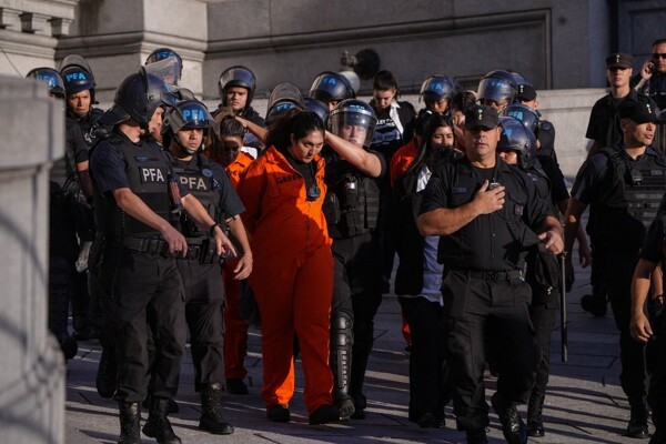 Правосудие начало расследование в отношении полиции за нападение на журналиста