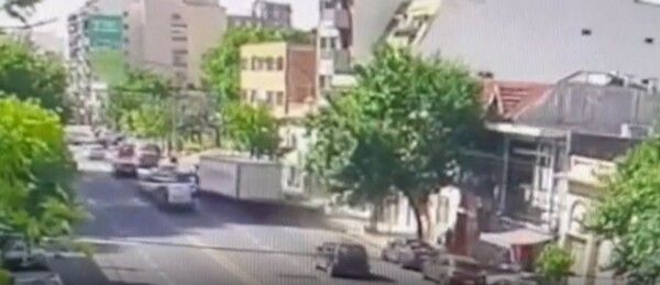 Грузовик сбил женщину в Буэнос-Айресе