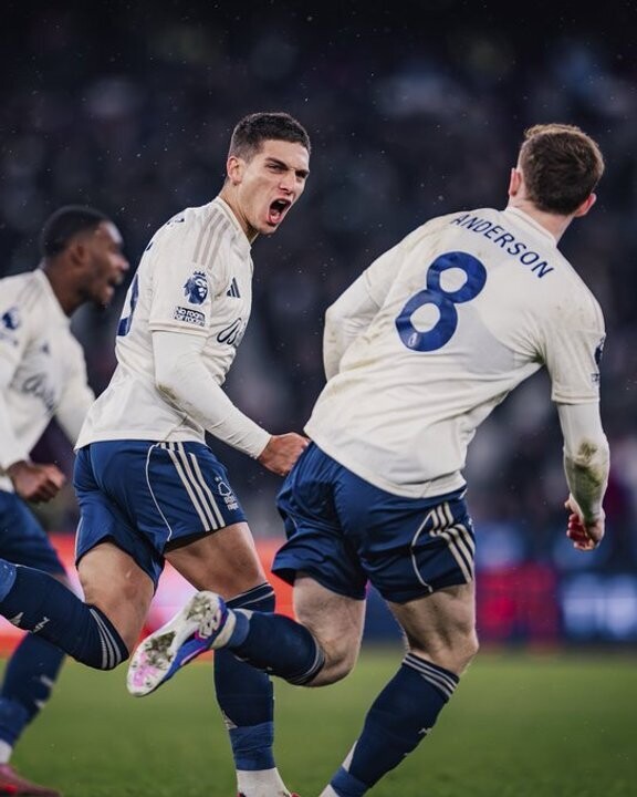 Nottingham Forest Defeats West Ham with Domínguez Goal