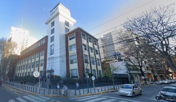 Мужчина погиб, упав с высотного здания в Буэнос-Айресе