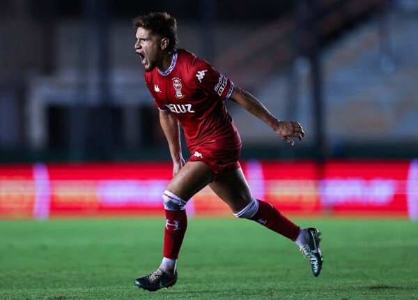 Huracán Secures Victory Against San Martín