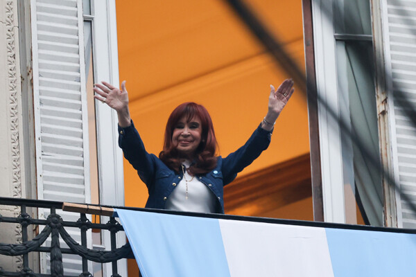 Бывший президент Аргентины госпитализирована с аппендицитом