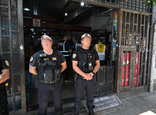 Полиция Буэнос-Айреса конфисковала тысячи товаров уличной торговли