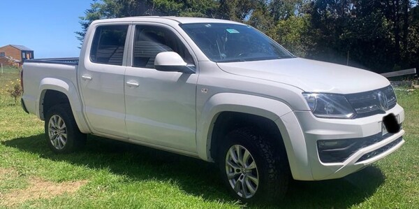 Hombre y mujer roban camioneta en Neuquén y son detenidos tras persecución