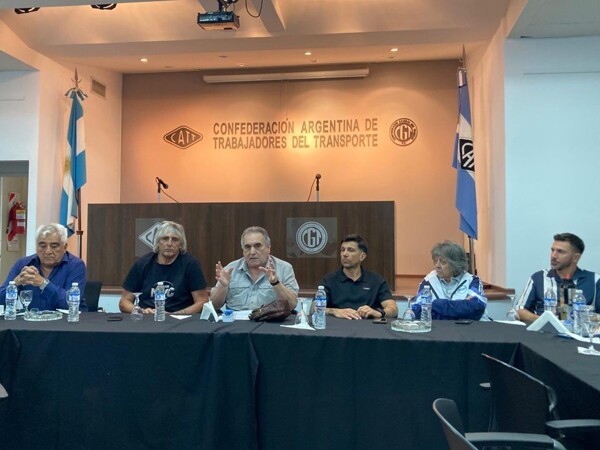 Транспортные работники Аргентины присоединяются к протесту против трудовой реформы