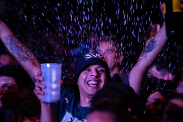 Работники FATE проводят фестиваль в борьбе за рабочие места