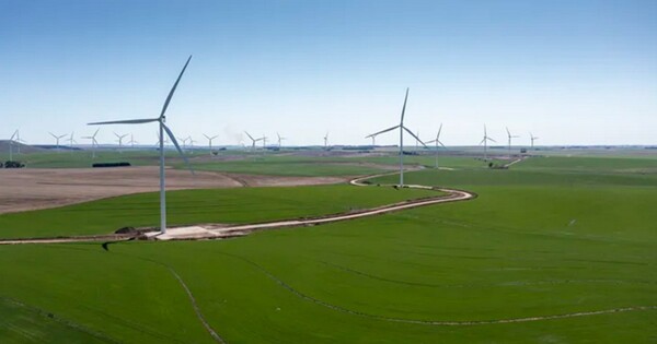 New wind farm generates renewable energy in Tandil