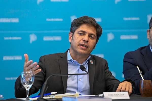 Kicillof Criticizes Milei Over Cryptocurrency Scandal