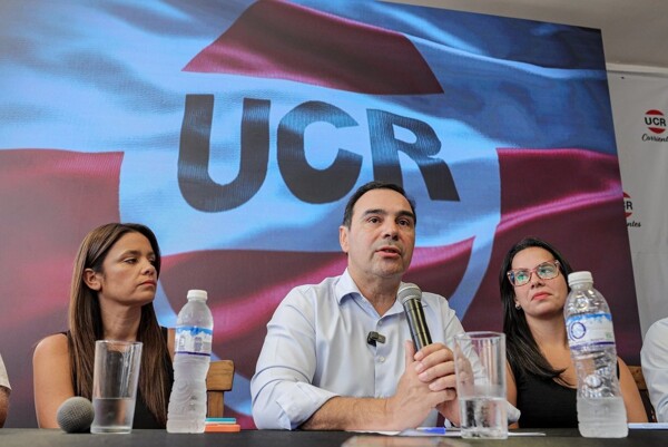 Густаво Вальдес возглавляет UCR и призывает к отмене PASO