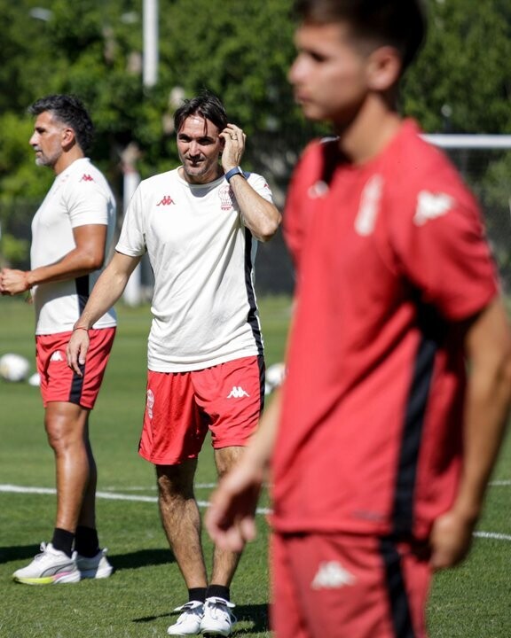 Федерико Гуэрендайн освещает матч Уракан против Серро Портеньо