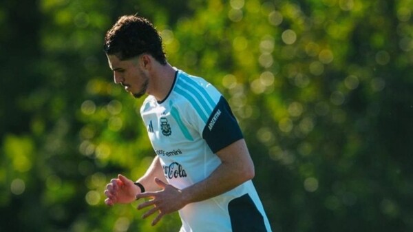 斯卡洛尼因帕尼切利受伤而落泪